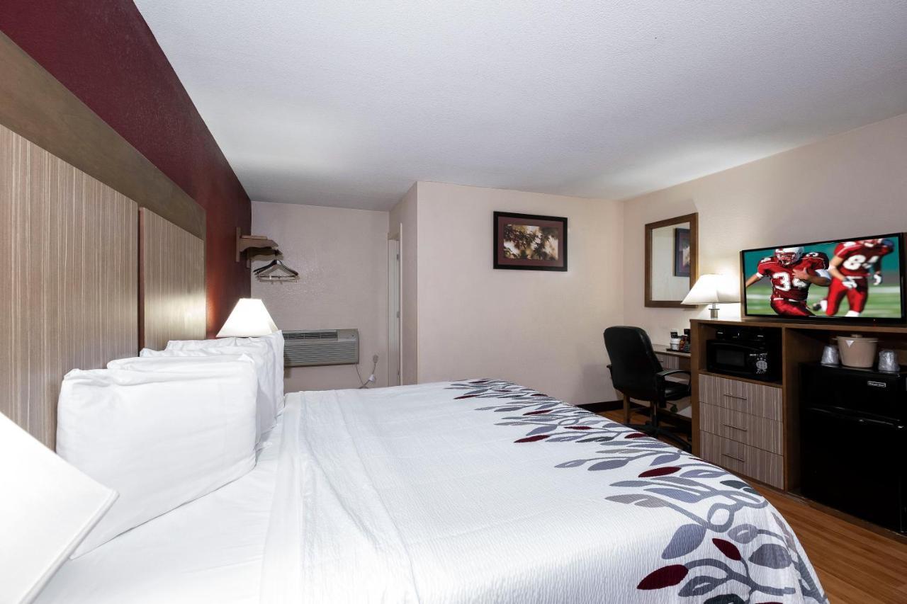 Red Roof Inn Neptune - Jersey Shore Exterior photo