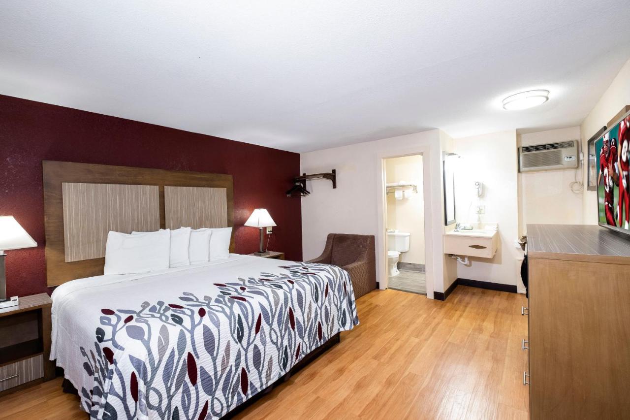 Red Roof Inn Neptune - Jersey Shore Exterior photo