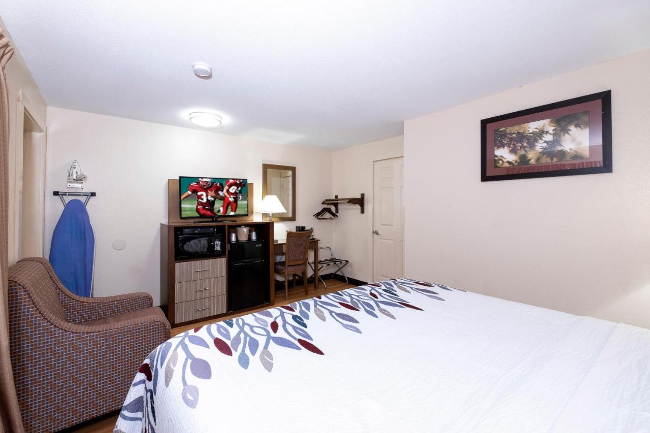 Red Roof Inn Neptune - Jersey Shore Exterior photo