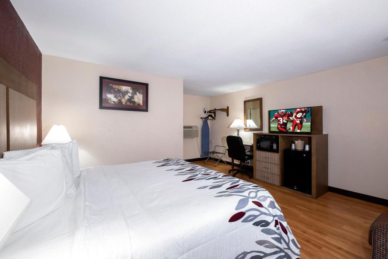 Red Roof Inn Neptune - Jersey Shore Exterior photo