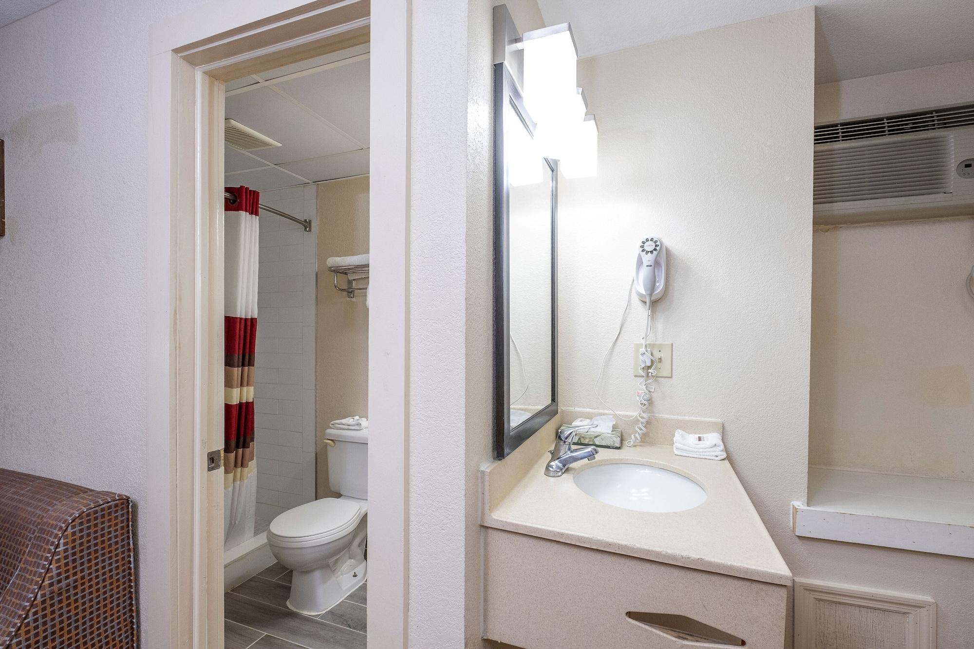Red Roof Inn Neptune - Jersey Shore Exterior photo